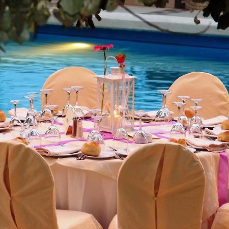 亚历山大海滩温泉酒店 亚历山德鲁波利斯 外观 照片 A table set for a wedding reception
