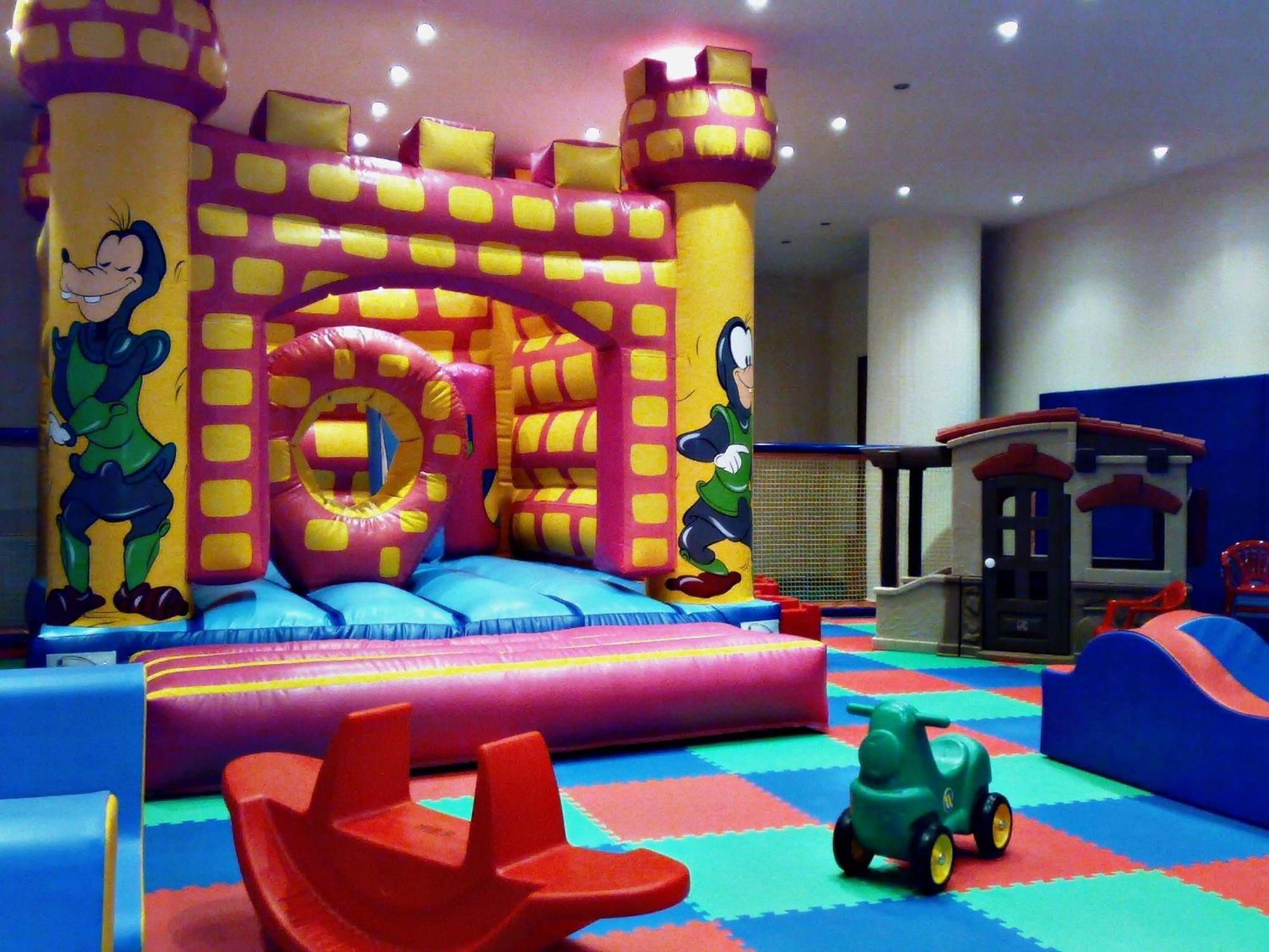 亚历山大海滩温泉酒店 亚历山德鲁波利斯 外观 照片 An indoor play area