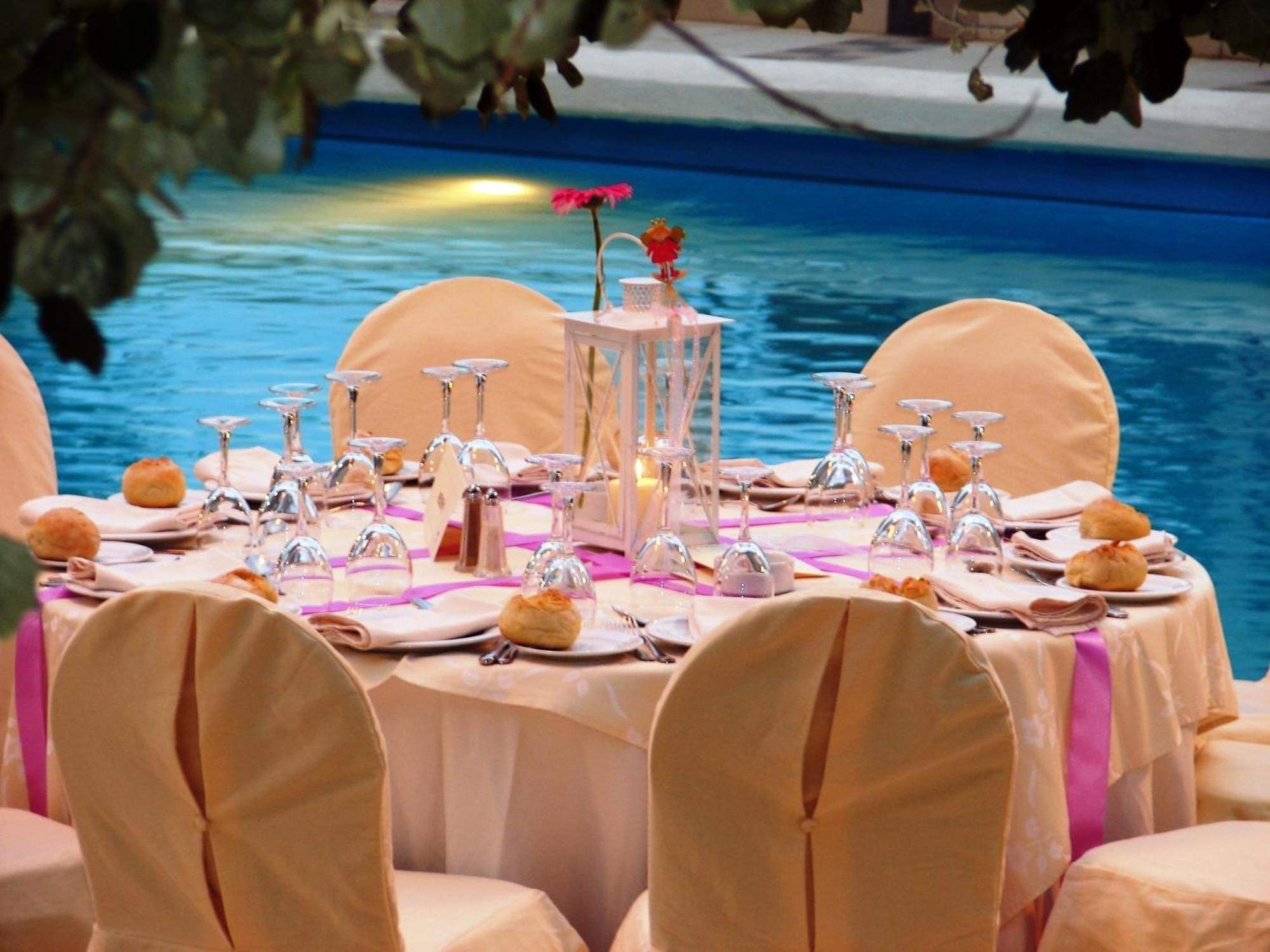 亚历山大海滩温泉酒店 亚历山德鲁波利斯 外观 照片 A table set for a wedding reception