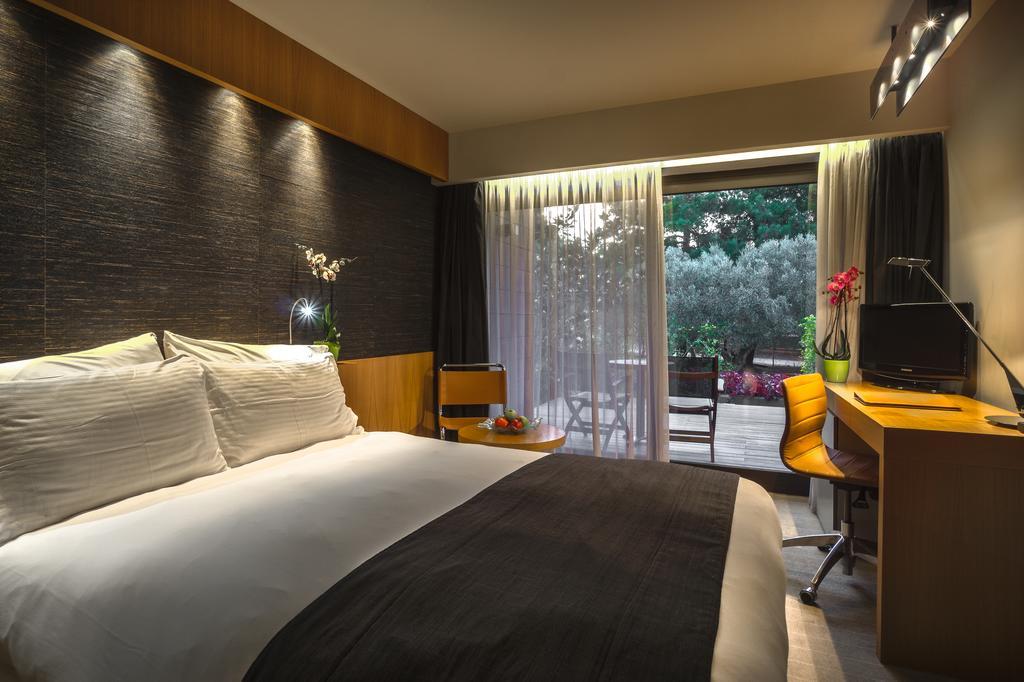 亚历山大海滩温泉酒店 亚历山德鲁波利斯 外观 照片 A room at the Athens Hilton