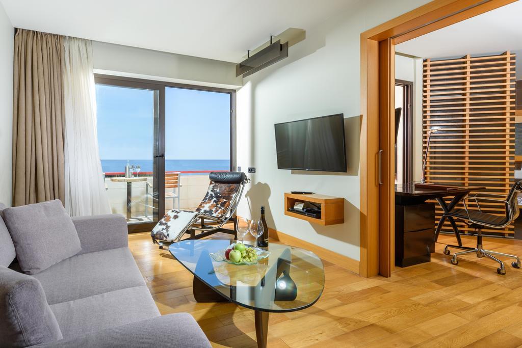 亚历山大海滩温泉酒店 亚历山德鲁波利斯 外观 照片 A suite at the hotel