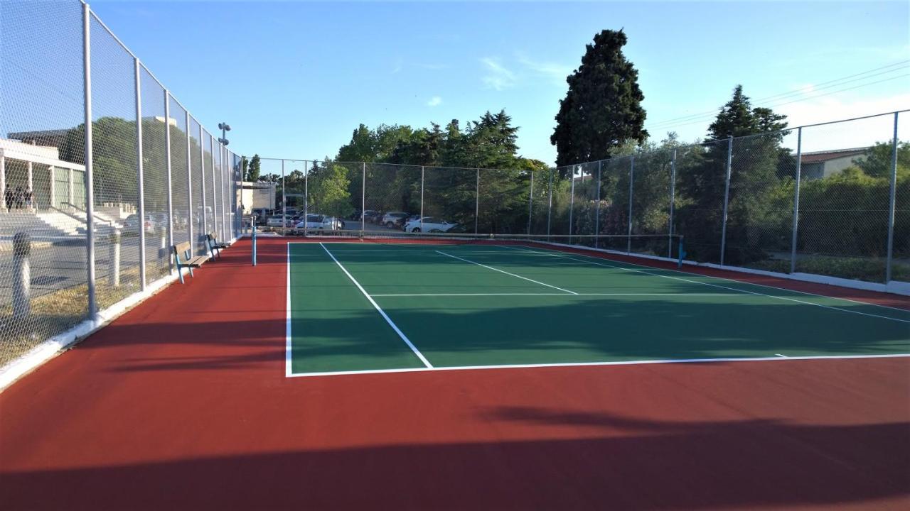 亚历山大海滩温泉酒店 亚历山德鲁波利斯 外观 照片 Tennis court at the University of California, Santa Barbara