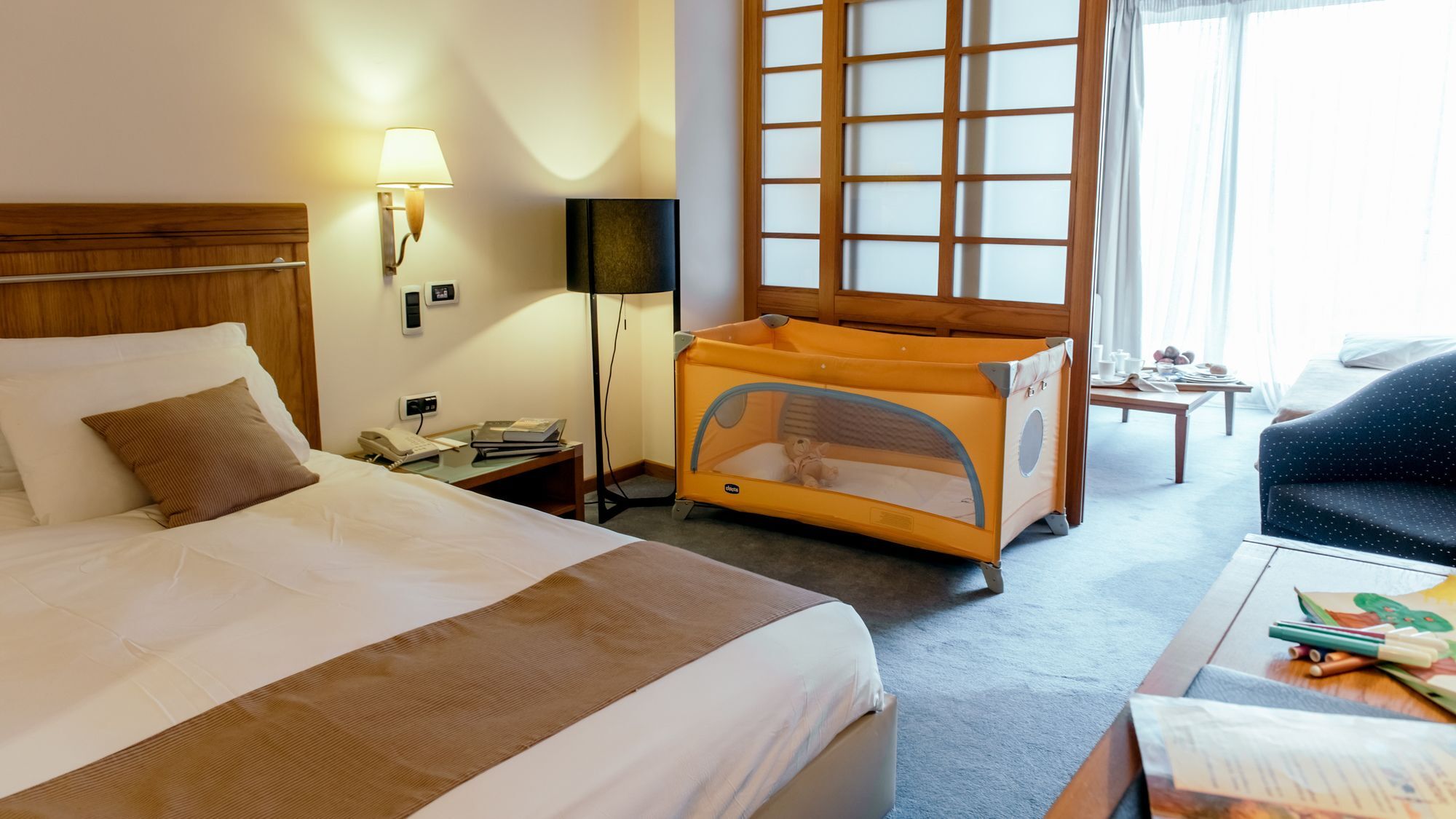 亚历山大海滩温泉酒店 亚历山德鲁波利斯 外观 照片 A cot in a hotel room